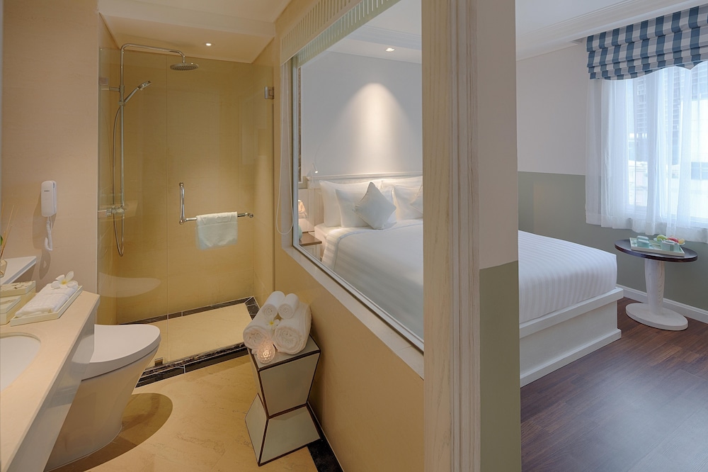 Au Lac Charner Hotel 8