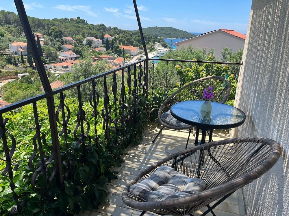 Željko - Affordable and With sea View - A1
