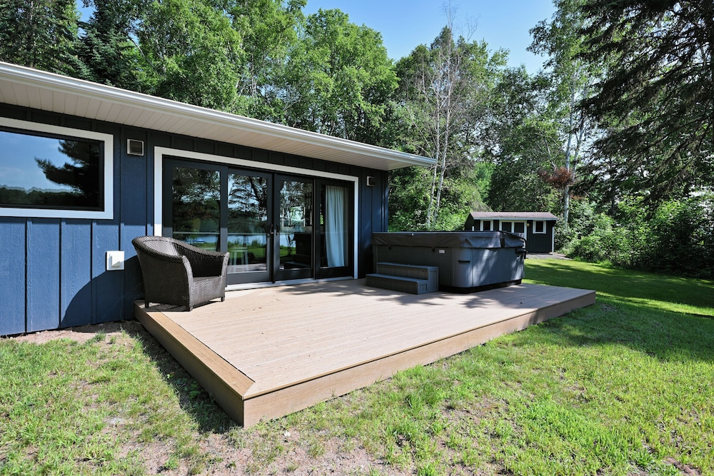 Modern Lakehouse Retreat on Lake Namakagon With Private Hot Tub