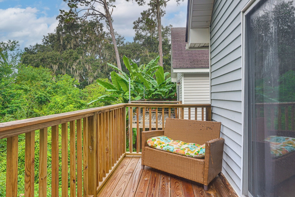 4 Mi to Beaches: St Simons Island Escape w/ Patio!