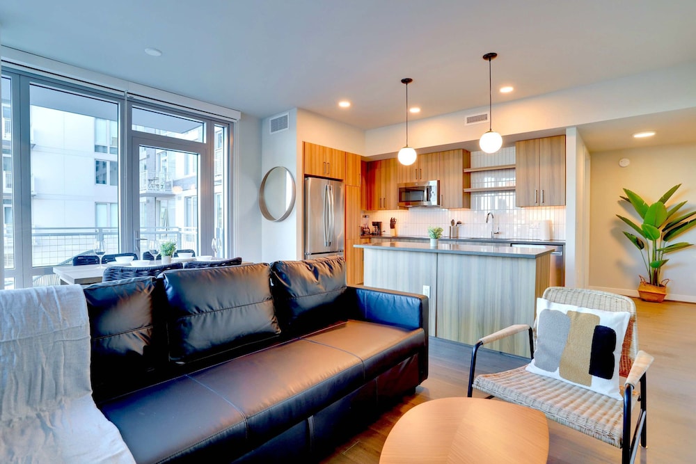 Prime Metro Proximity Condo at Clarendon