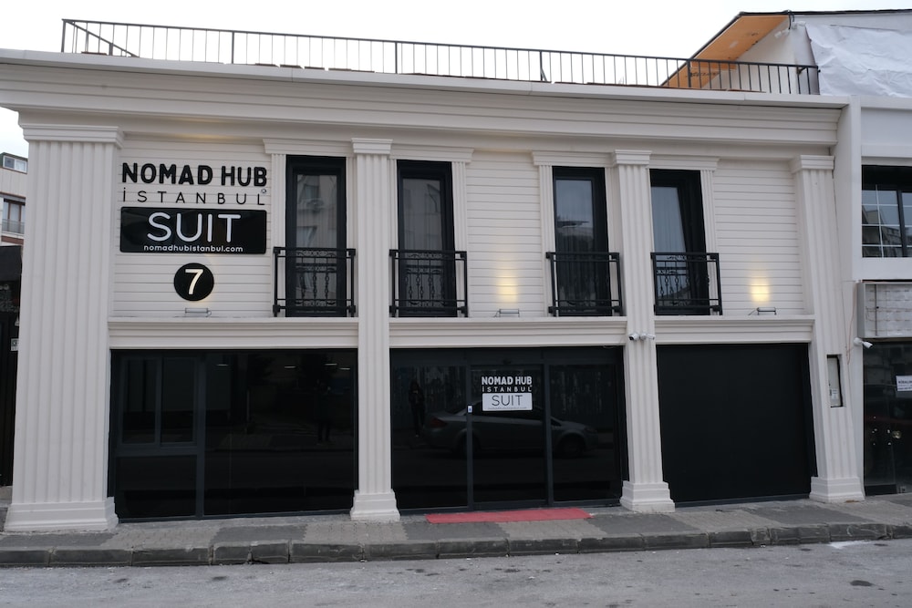 Nomad Hub Istanbul Suit