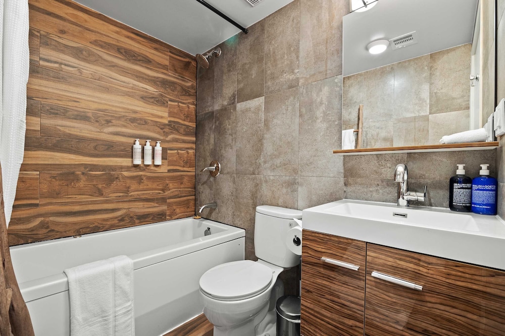 Dekalb by Rove Travel Duplex Loft w Terrace