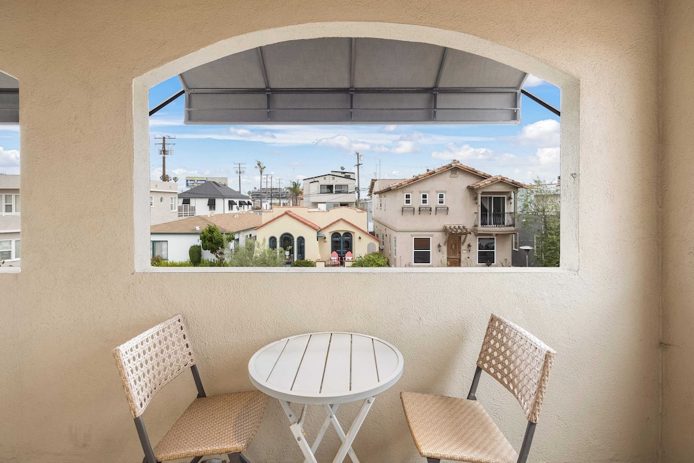 Belmont Shore Retreat Rooftop Lounge, Putting Green & Near 2nd Street Beaches