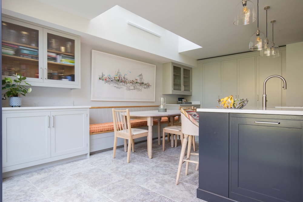 Crondace Road by Onefinestay