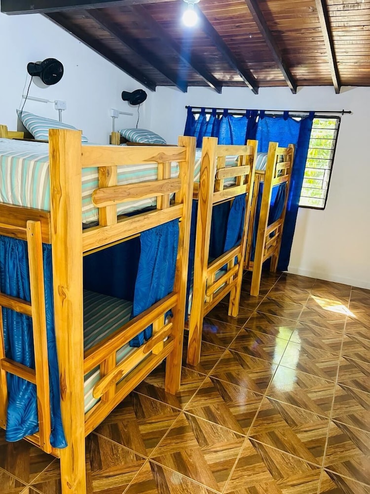 Blue Coast Hostal - Hostel