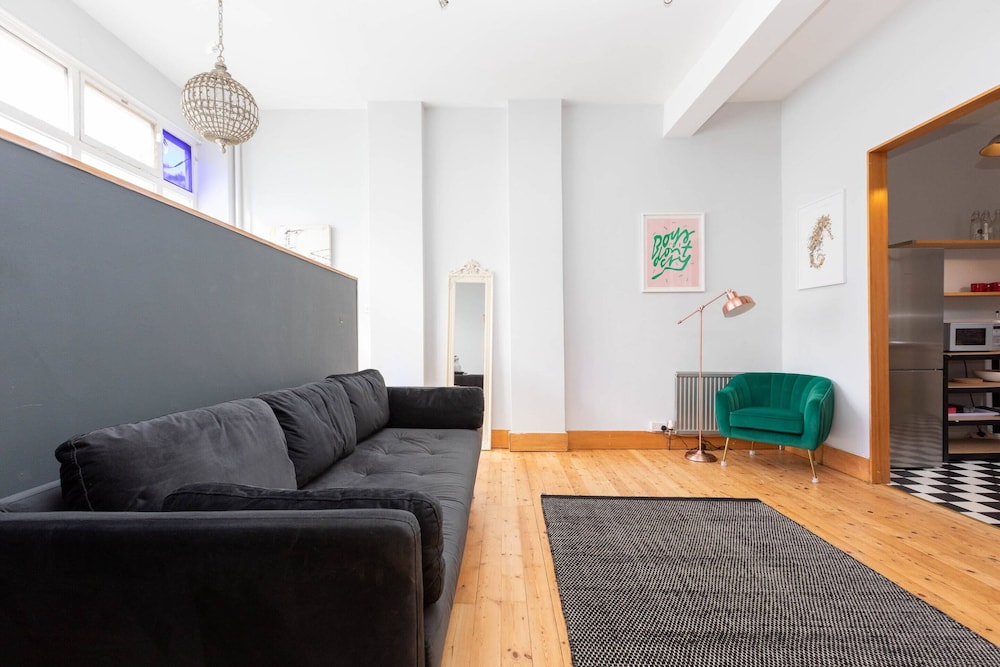 Stylish 2 Bedroom Converted Victorian Storefront