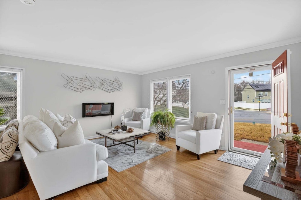 Elegant Home With Game Room Near Bwi 3 Bedroom Home