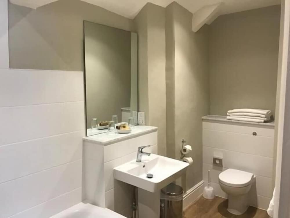 Chippenham Vacations - The George Inn - Property Image 5