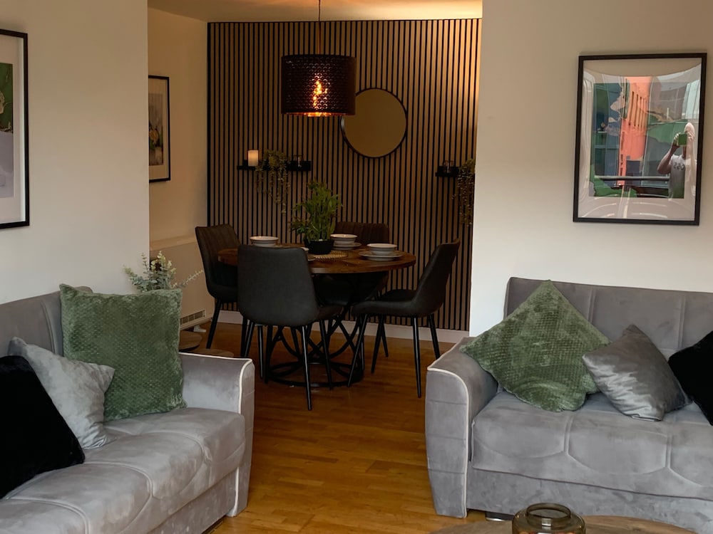 Central Liverpool Apartment-sleeps 6-free Parking