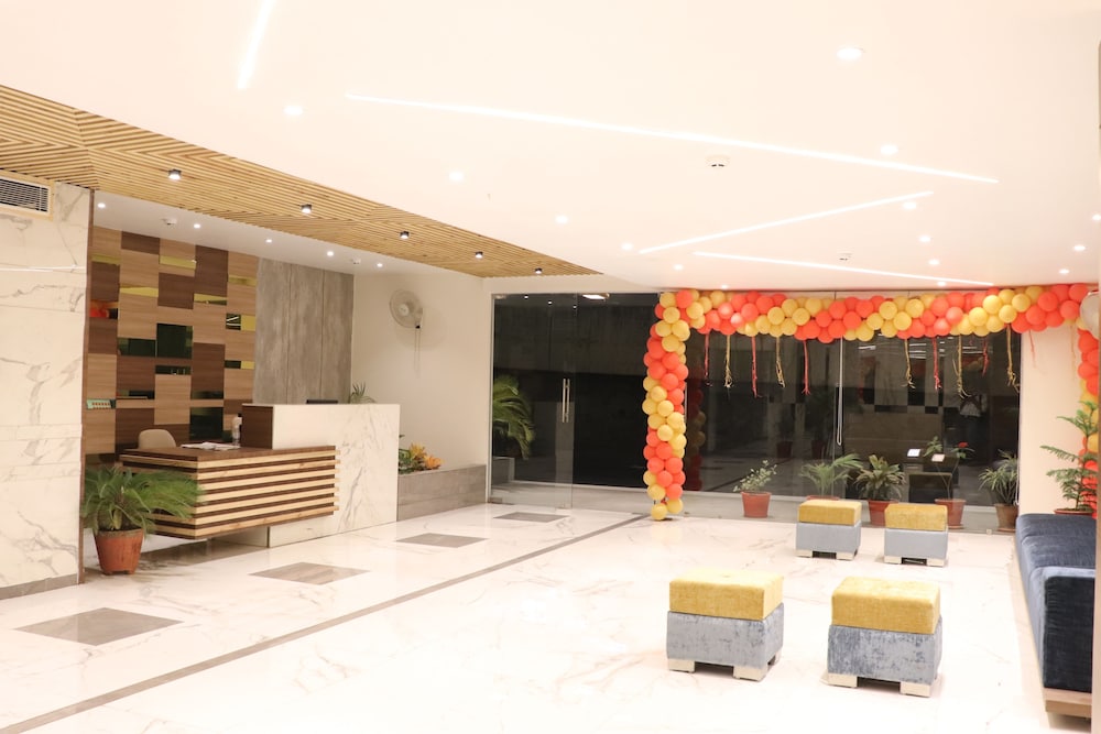 Lobby & Reception