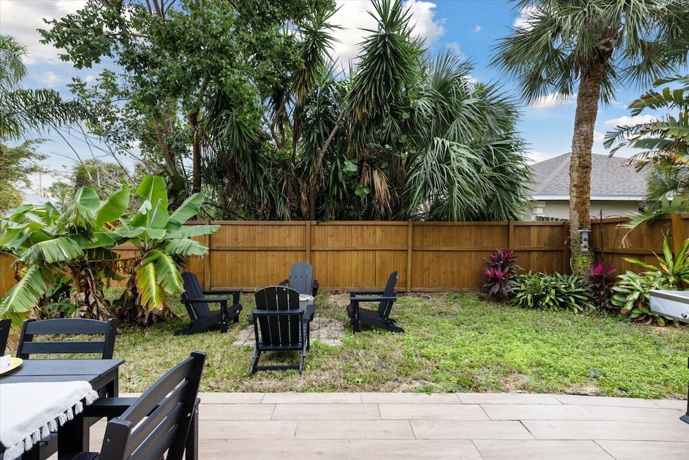 10 Colonial Drive