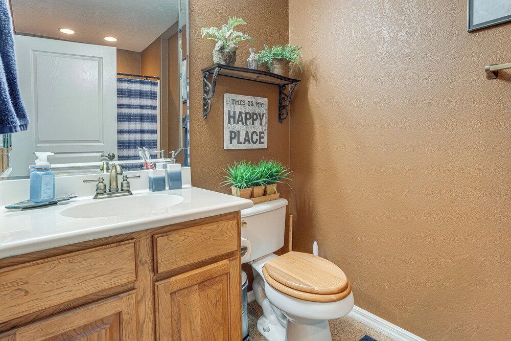 Stay, Work & Golf! Prescott Condo w/ WFH Setup