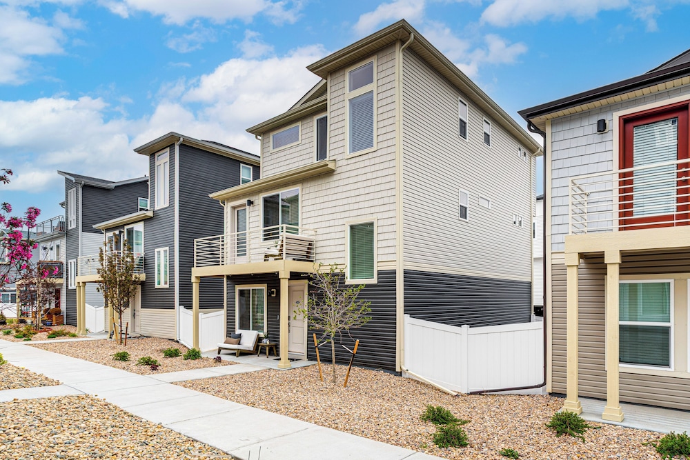 13 Mi to Dtwn Denver: Spacious Home w/ Balcony!