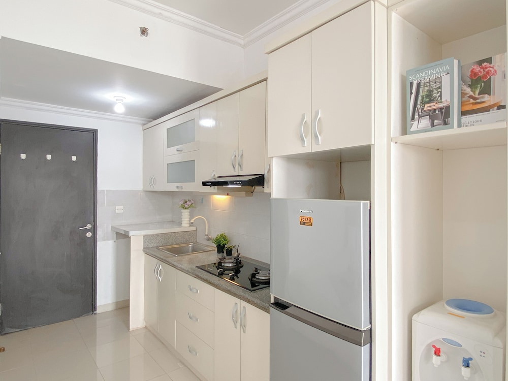 Cozy And Good Studio Room At Park View Condominium Apartment