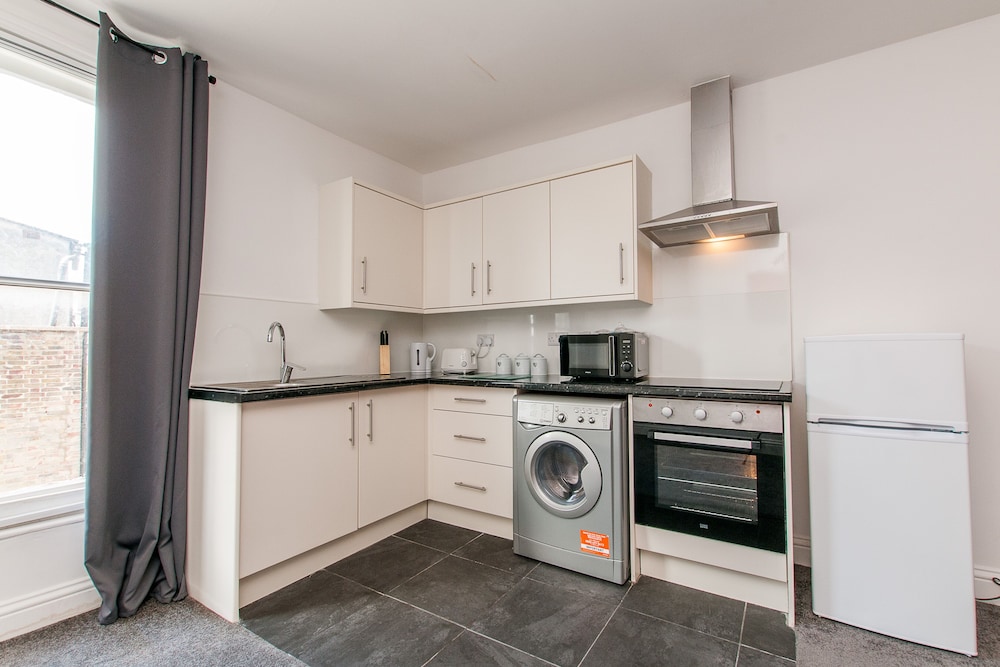 Dover Vacations - 2 Bed Flat in Pedestrianized High Street - Property Image 8