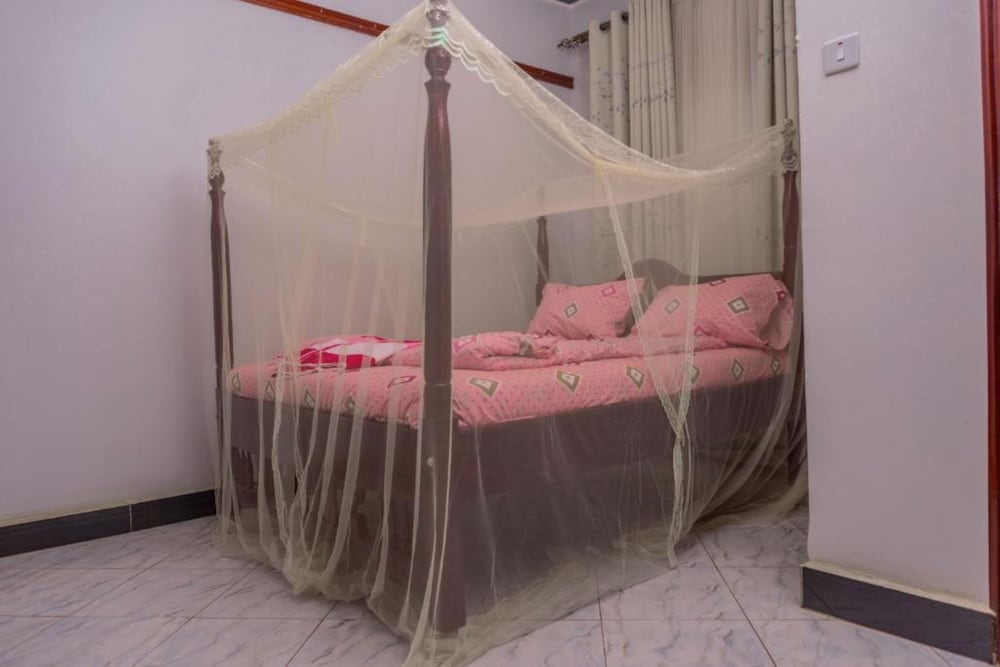 Yobo's Complex Guest House view 2