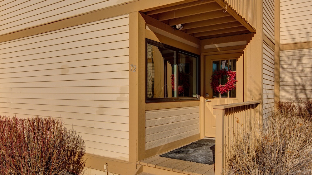 Scandinavian 72 Vantage Condo with Private Hot Tub by RedAwning view 4