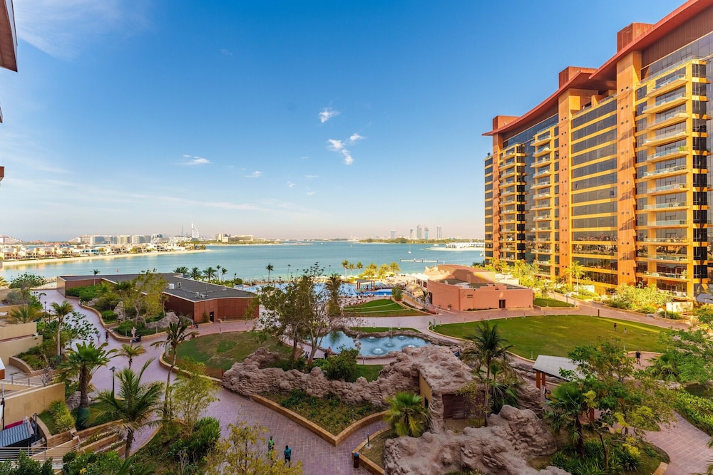 Maison Privee - Splendid Apt on The Palm with Stunning Sea Views