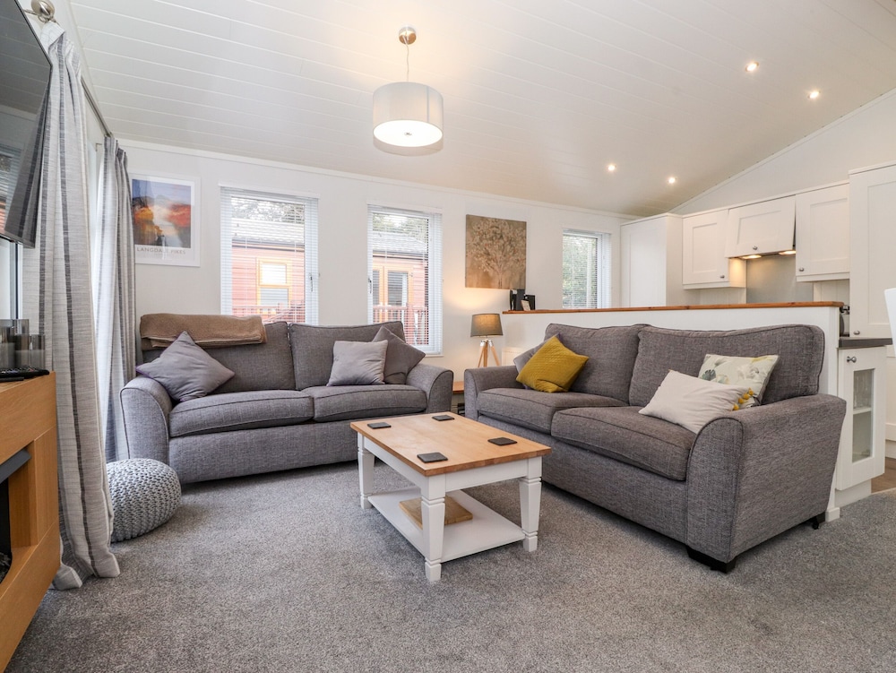 Bowness Bay Lodge