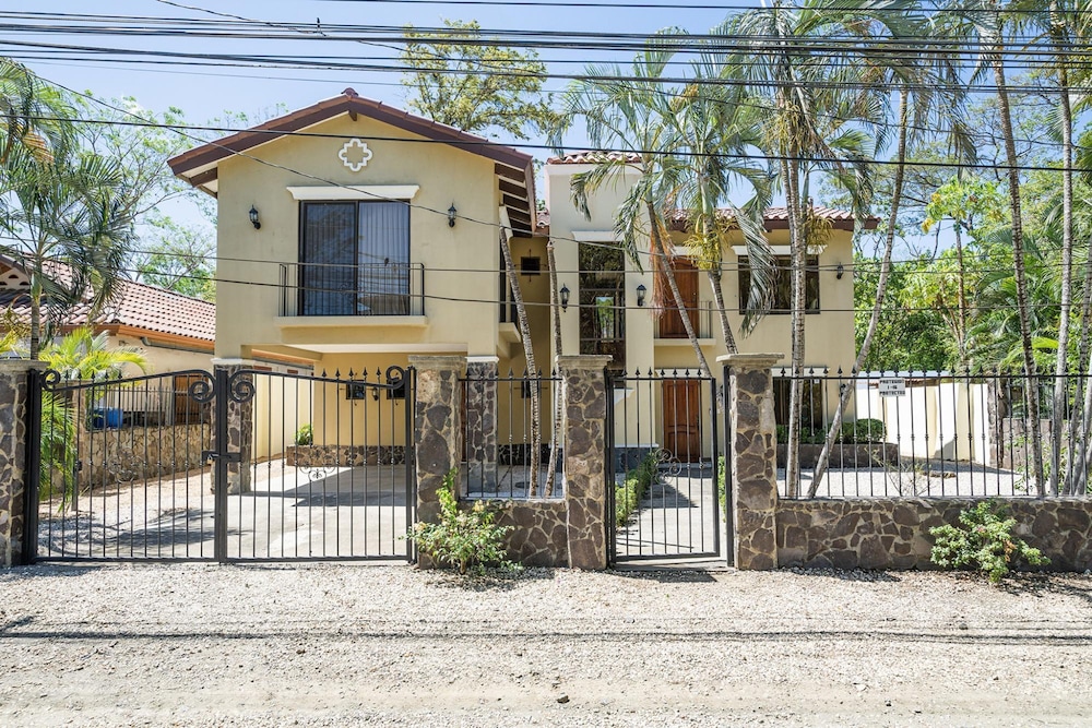 Freshly Updated 3BR With Pool Walk to the Beach Casa Luz de Luna