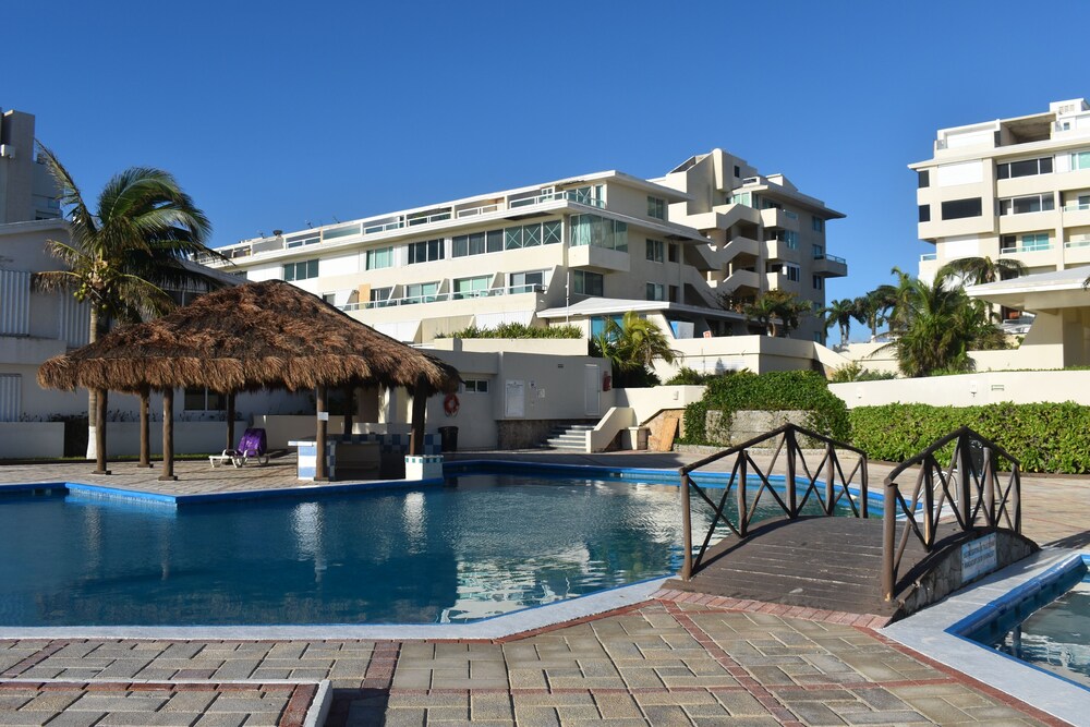 Brisas Beachfront Studios In Hotel Zone