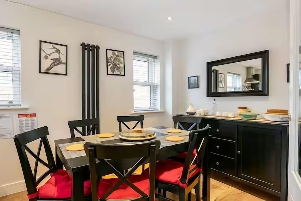 Cosy 3 Bedroom Home  Bicester Village