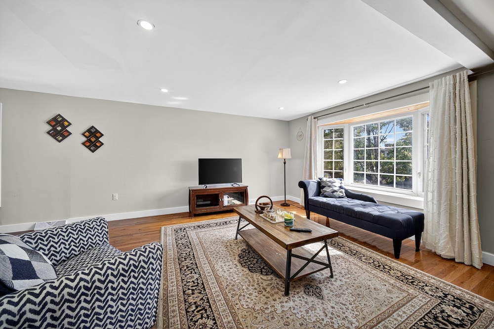 Stylish Downtown Retreat Steps To Nyc 3 Bedroom Duplex