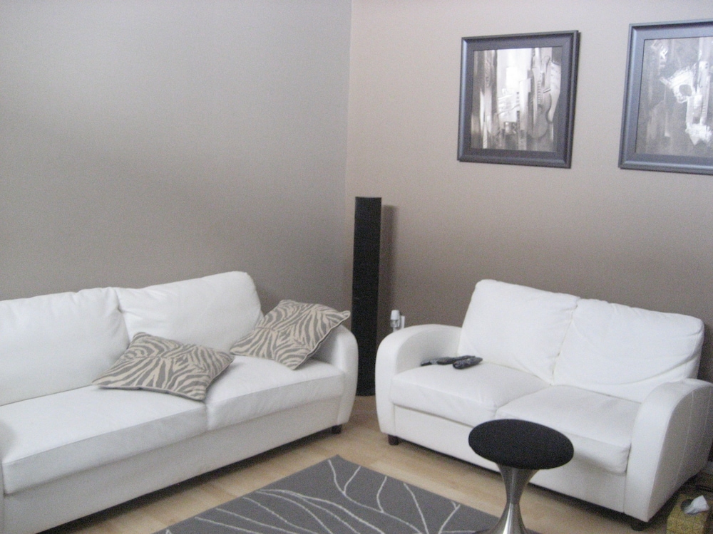 Grande Prairie Vacations - Pinnacle Guest House - Property Image 11