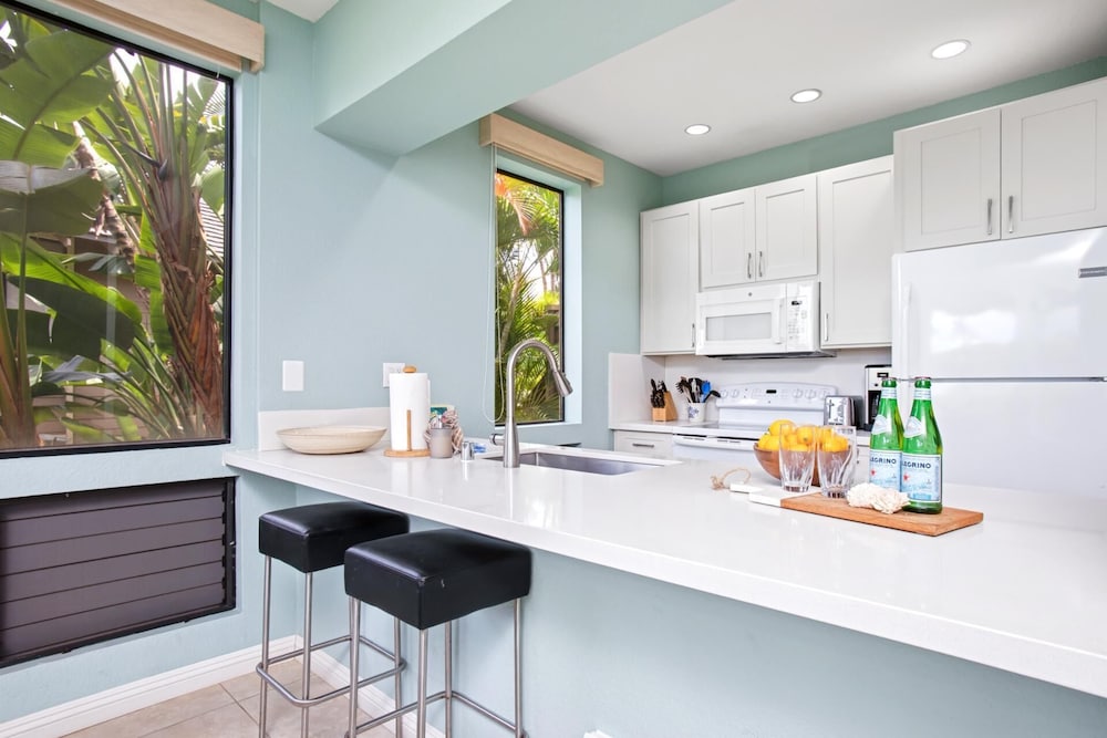 Grand Champions 2 Free Rental Cars KBM Resorts Extra Large Corner Suite 2 Units, 2 Bedrooms Ml-1493
