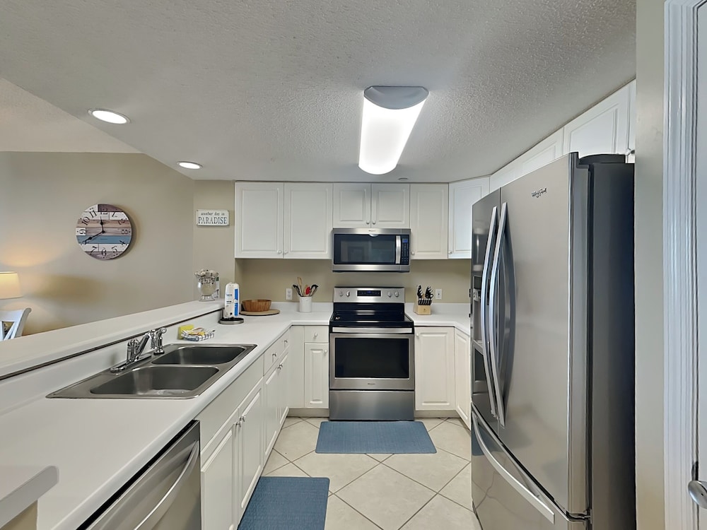 Emerald Key #602 by Southern Vacation Rentals