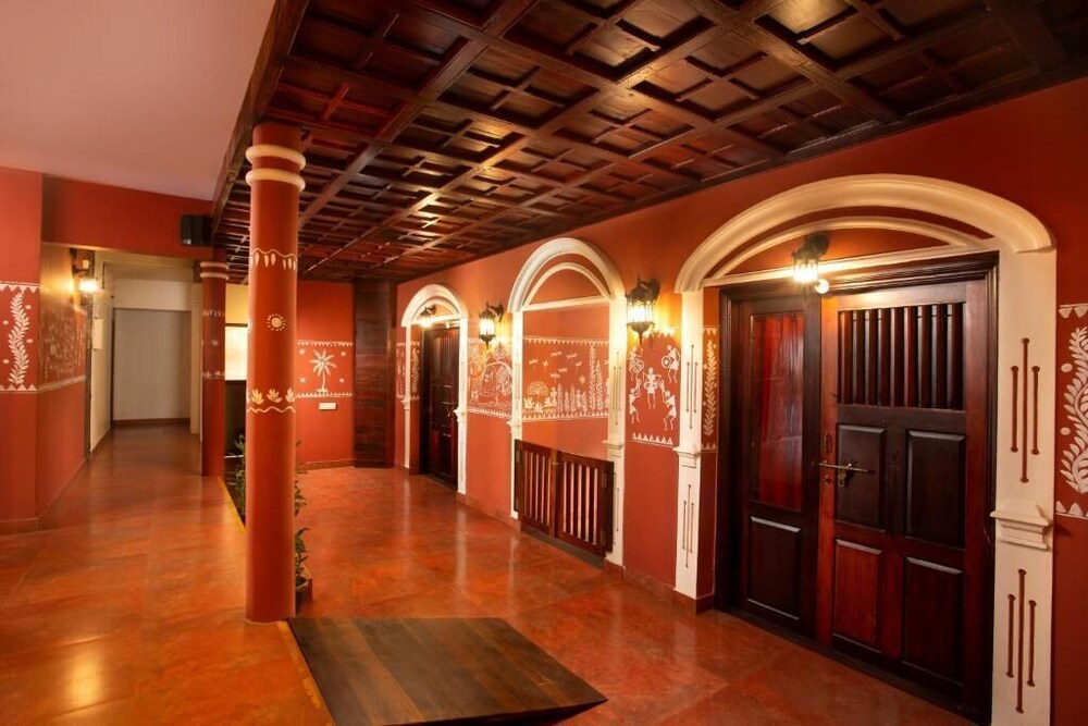Lobby & Reception