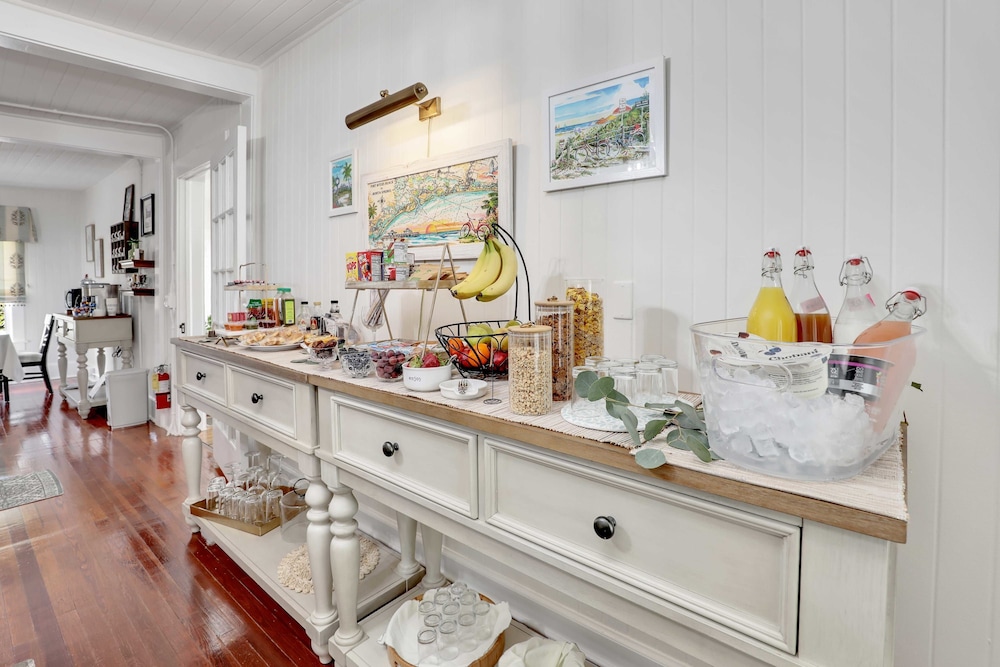 Hibiscus House Bed Breakfast Seashell Room