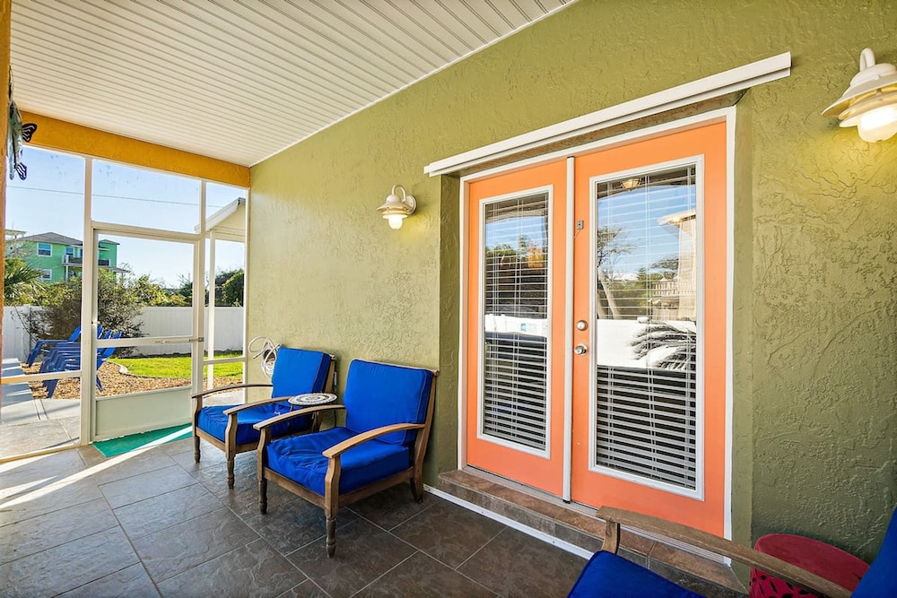 Perfect Beach House 2min Walk With Heated Pool and Hot Tub 4 bed 3 Bath With Pet Friendly