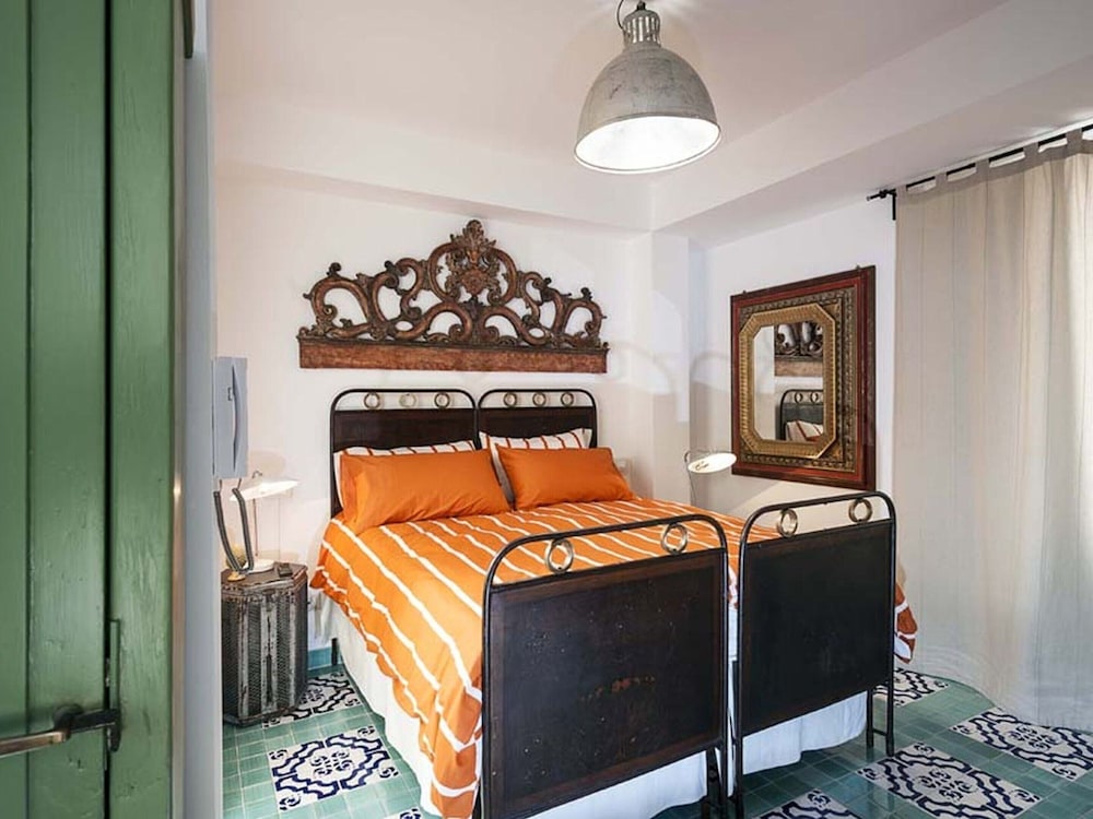 Pleasing House in the Center of the Famous Taormina Near the Sea photo 2
