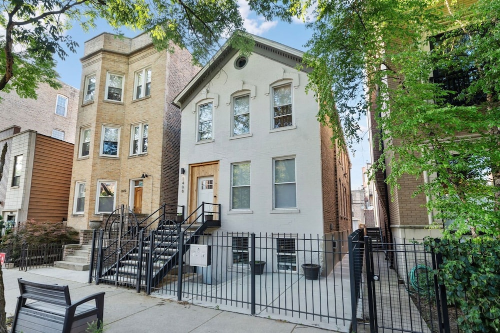 Stylish 2BR Urban Retreat in River West
