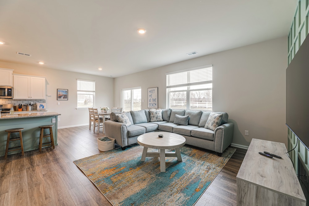 6 Mi to Bethany Beach: Family Home w/ Pool Access!