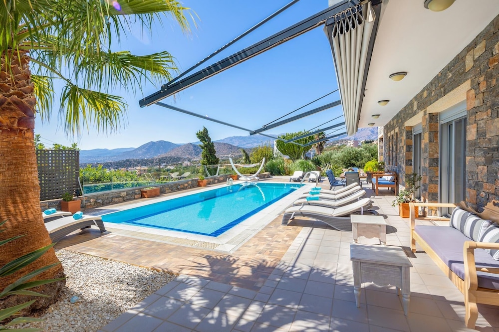 Villa Friends With Private Pool