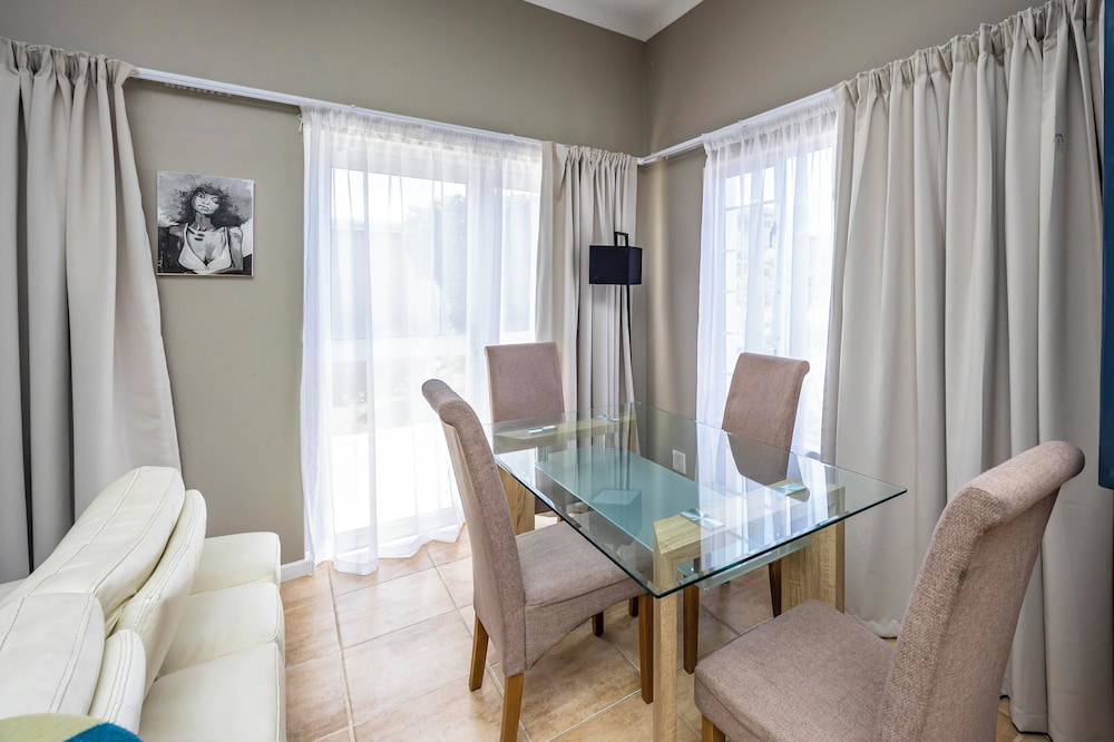 Modern Executive Unit