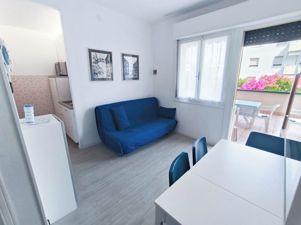 Apartment With Balcony and Pool Access