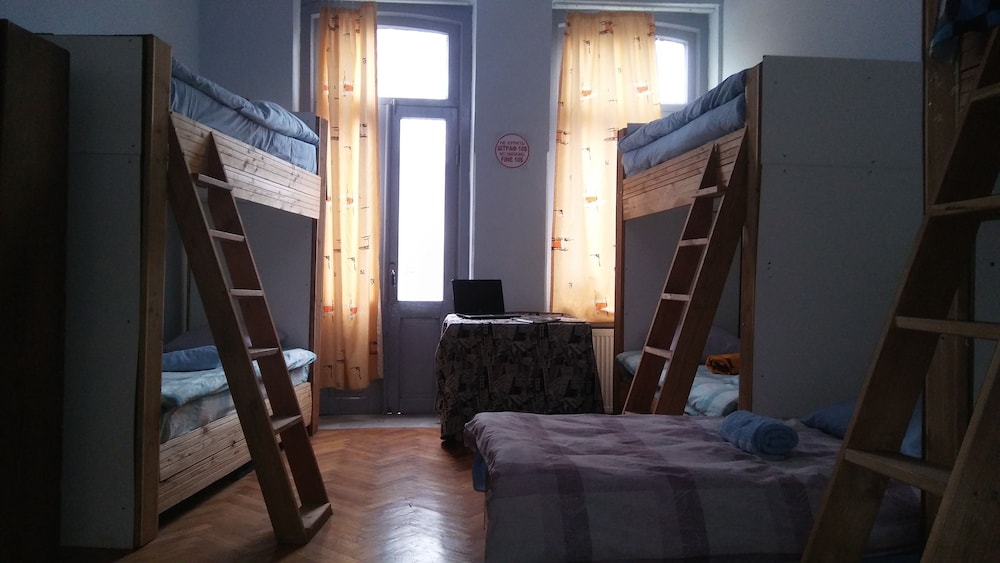 Vareron Hostel