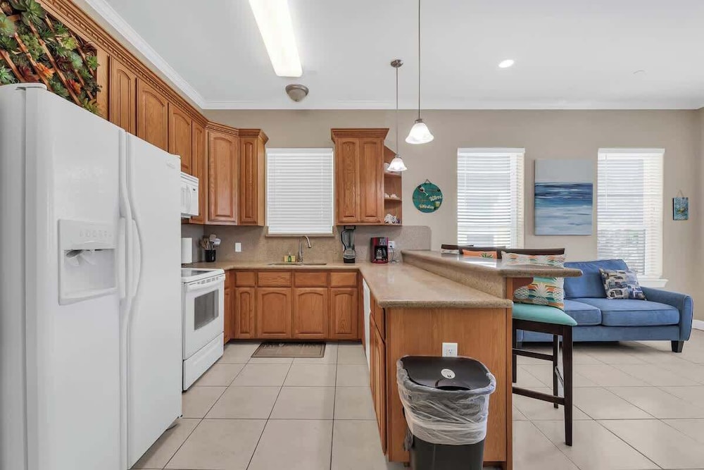 Lovely Beach and Pool Condo
