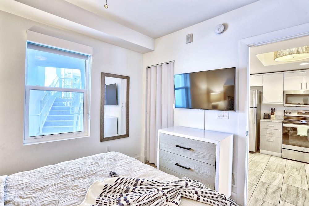 Oceana 301 East