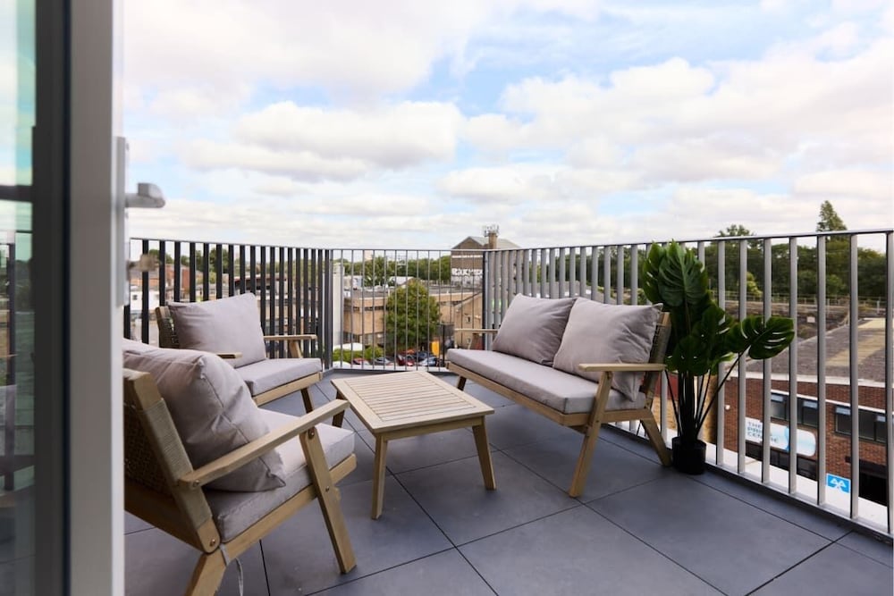 The Tottenham Wonder - Pleasing 2bdr Flat With Balcony
