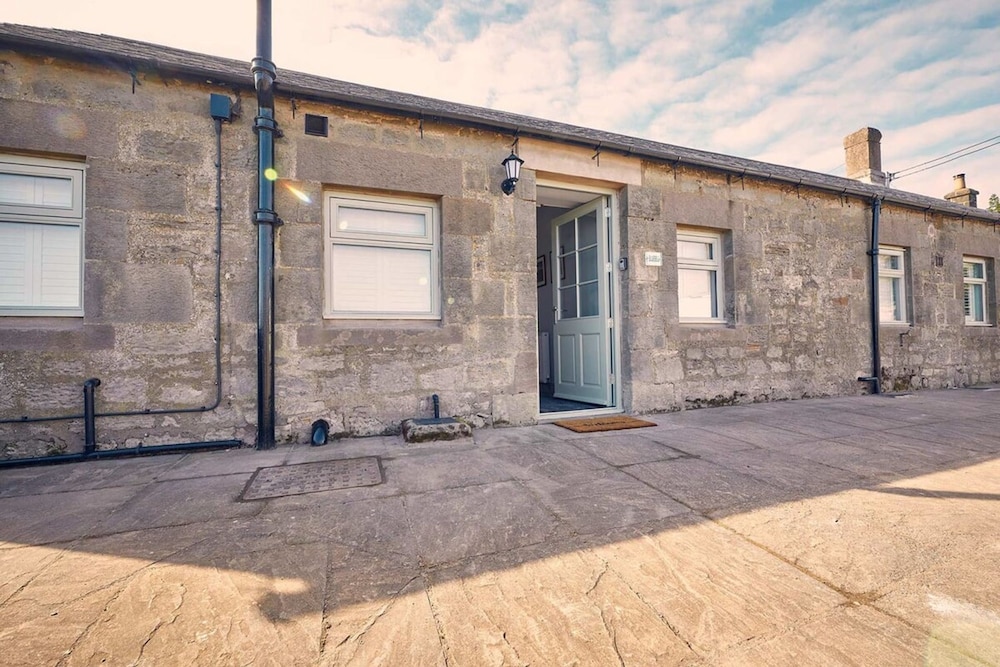Host Stay Bluebell Cottage