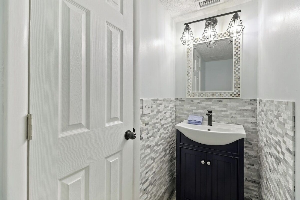 Cozy 2BR Hilton Head Townhome w/ Pool Access