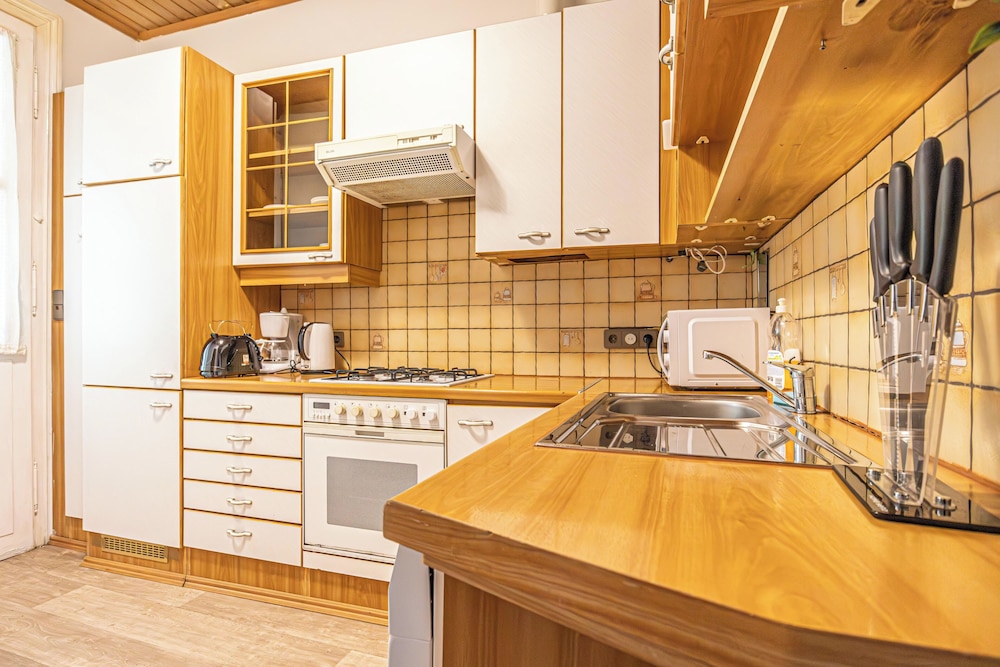 Beautiful 1BR Near Wiener Stadthalle