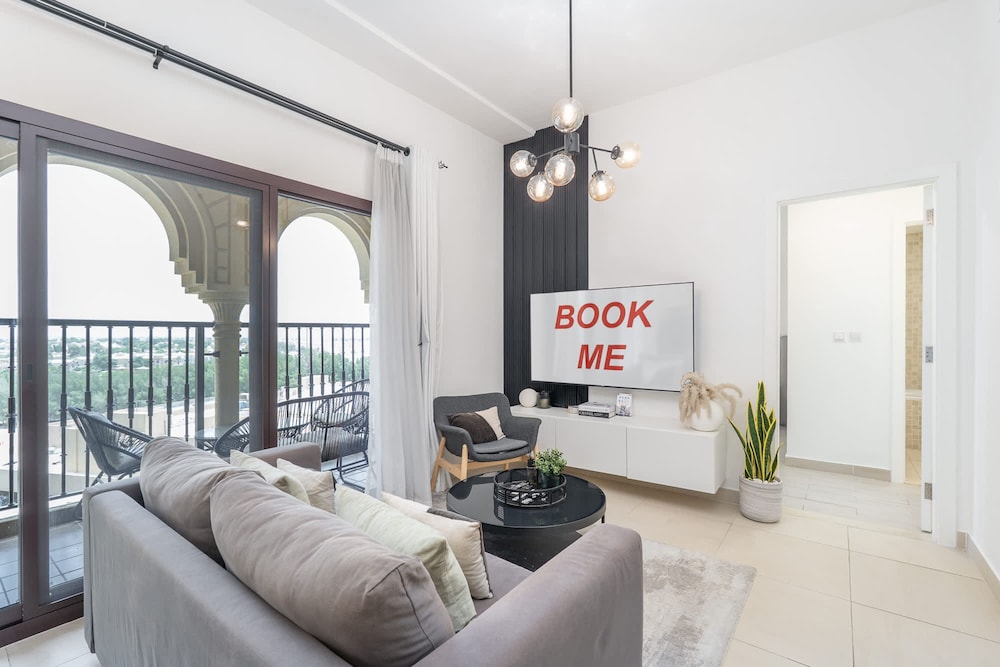 Stylish 1-bedroom Retreat With Pool in Vibrant Jumeirah Golf Estates