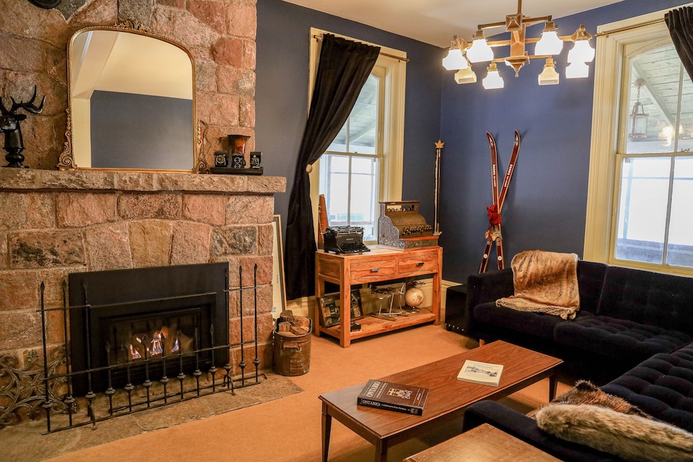 The Saucy Willow Inn and Cottages