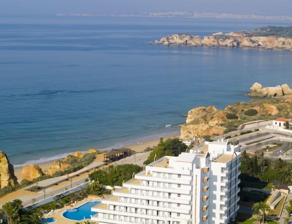 Hotel Luar - Image 1